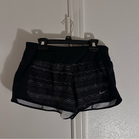 Dri Fit Nike Athletic Shorts Women Size Small - Picture 7 of 13